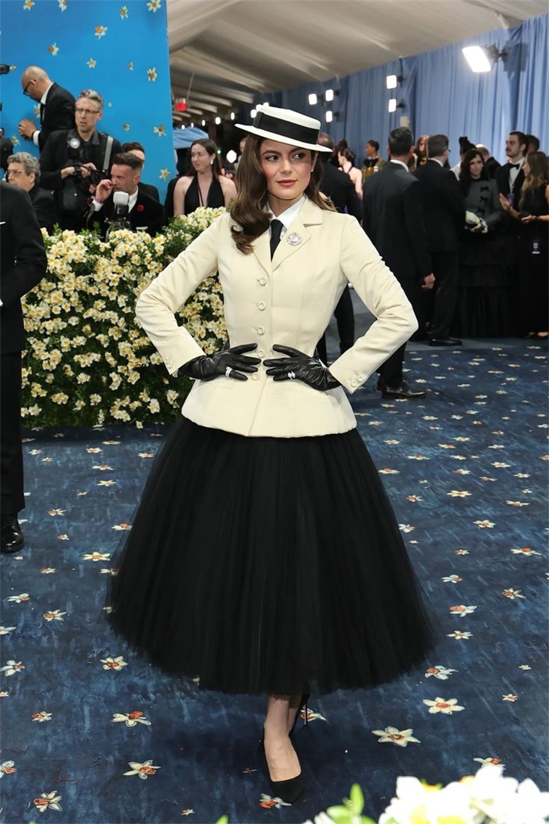 Women Formal Wear Black And White - الأبيض المرأة مكتب الدعاوى تنورة مجموعة