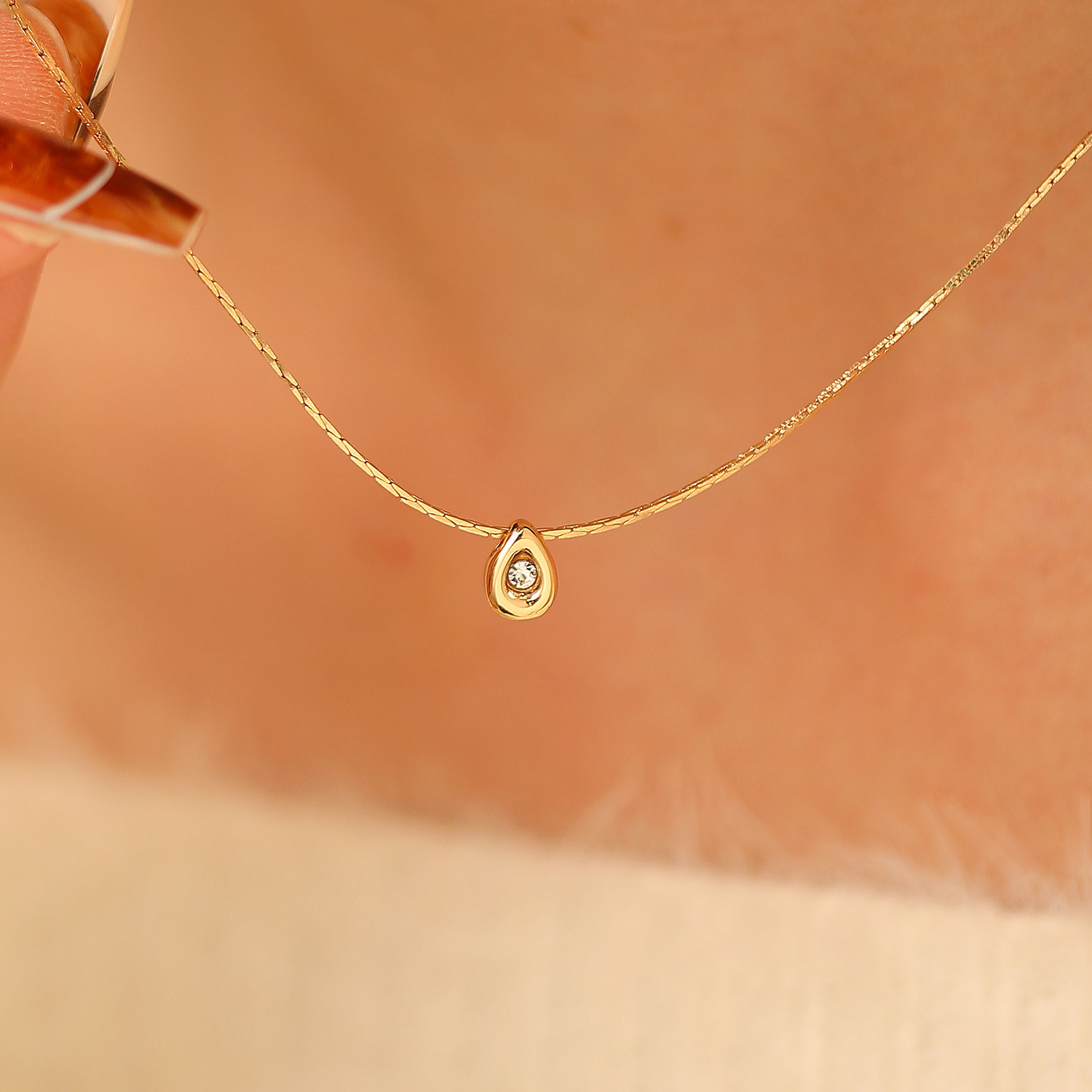 قلادة لؤلؤ بسيطة وأنيقة على شك - مراجعة Pearl Necklace Set وسعره