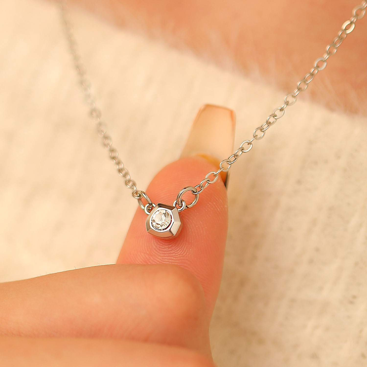 قلادة لؤلؤ بسيطة وأنيقة على شك - مراجعة Pearl Necklace Set وسعره
