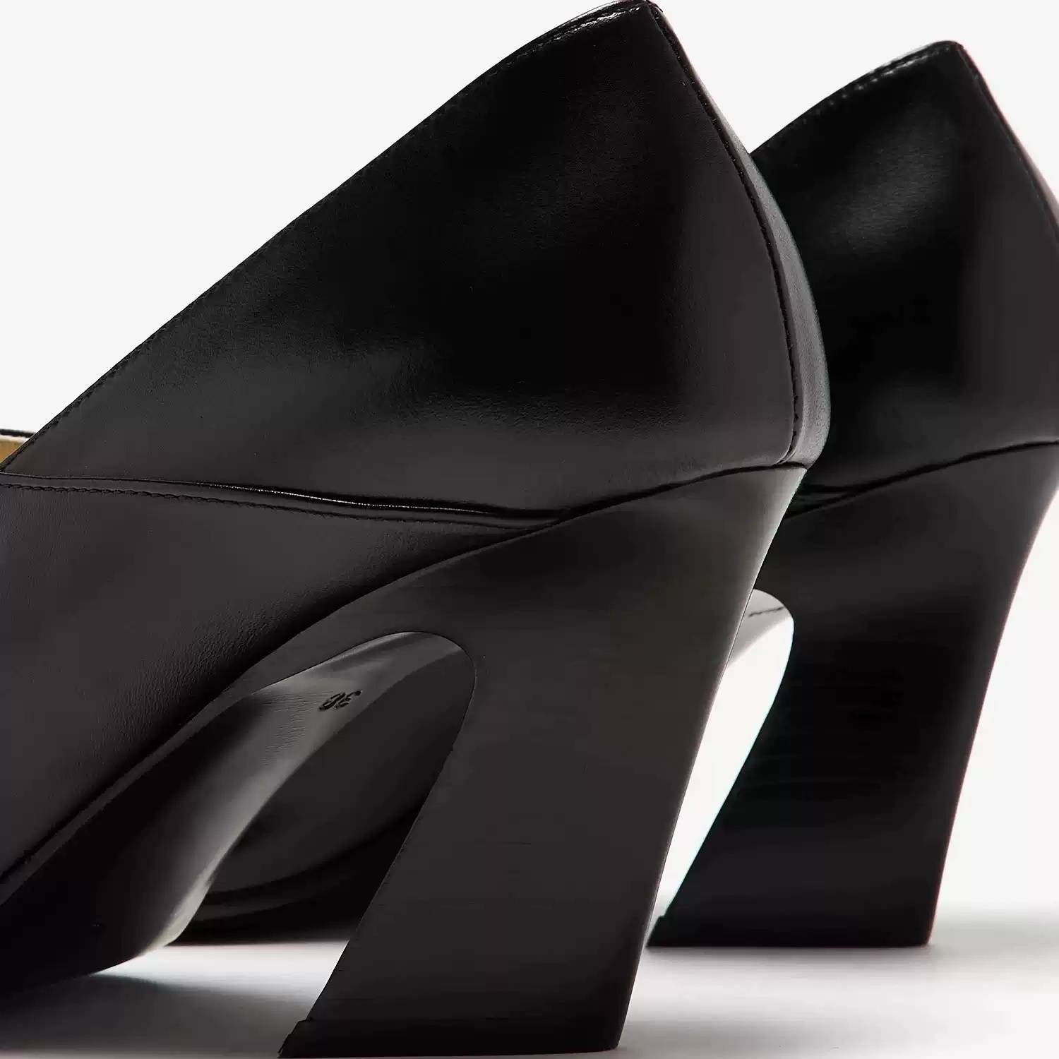 حذاء نسائي أسود من الجلد بكعب  - مراجعة Women Formal Office Wear Shoes وسعره