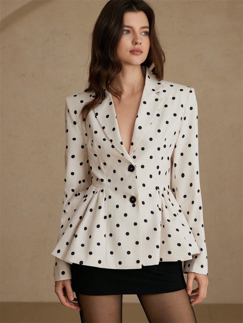 بدلة نسائية بيضاء مع نقاط سودا - مراجعة Women Formal Wear Black And White وسعره