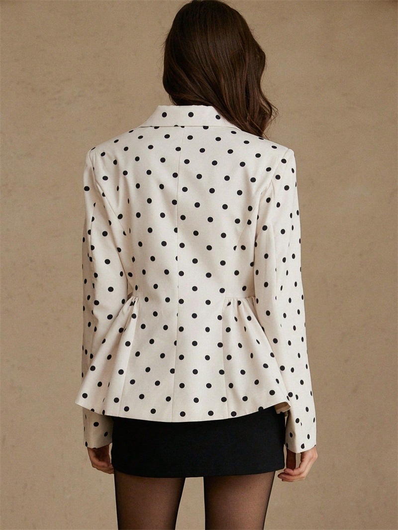 بدلة نسائية بيضاء مع نقاط سودا - مراجعة Women Formal Wear Black And White وسعره