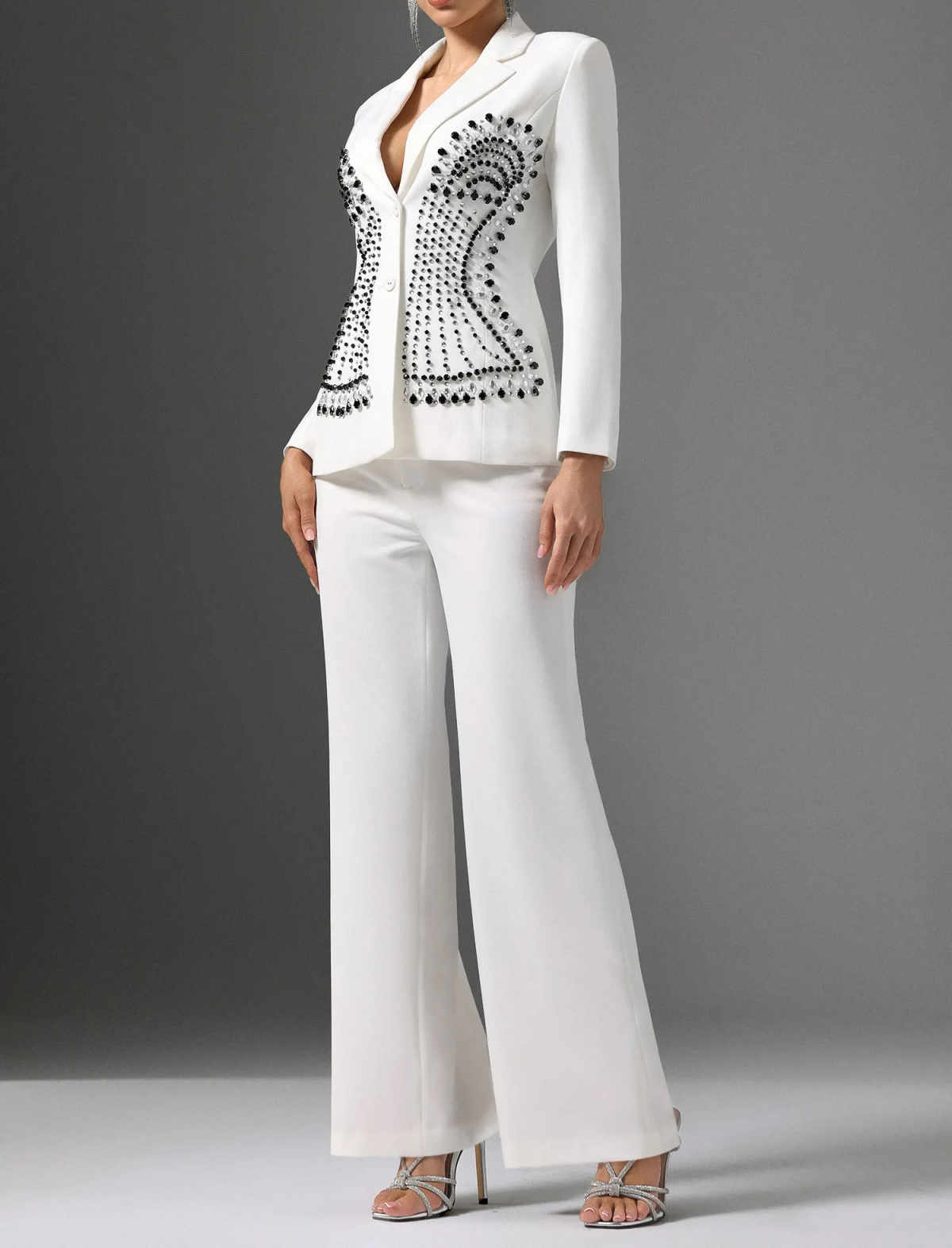 فستان بليزر أبيض للنساء مزين ب - مراجعة Women Formal Wear Black And White وسعره